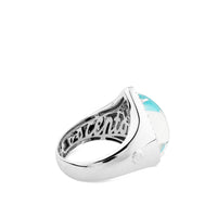 Sortija de oro blanco con doblete de turquesa y nacar talla marquise y pavé de diamantes