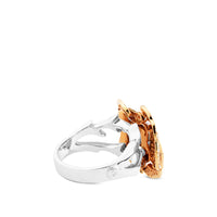 Sortija de oro blanco con flor de oro rosa y pavé de diamantes