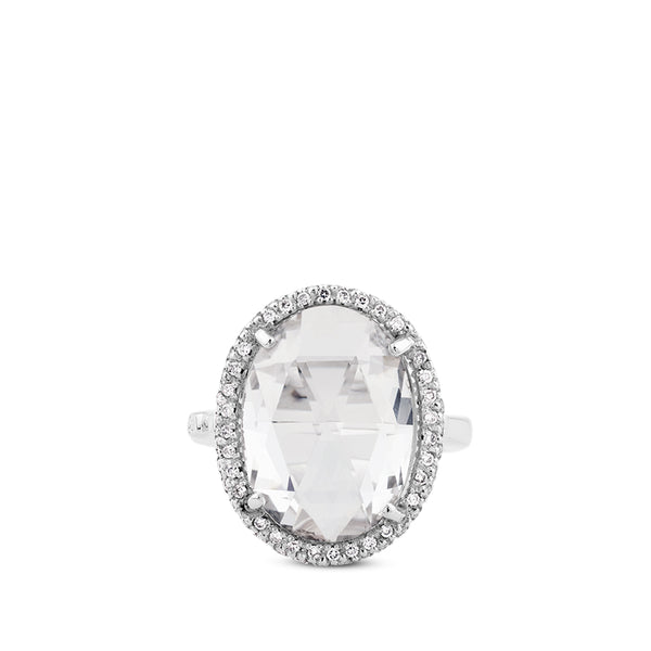 Sortija de oro blanco con topacio blanco oval y orla de pavé de diamantes