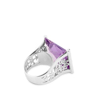 Sortija de oro blanco con amatista y bandas laterales de diamantes
