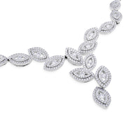 Collar de oro blanco con diamantes