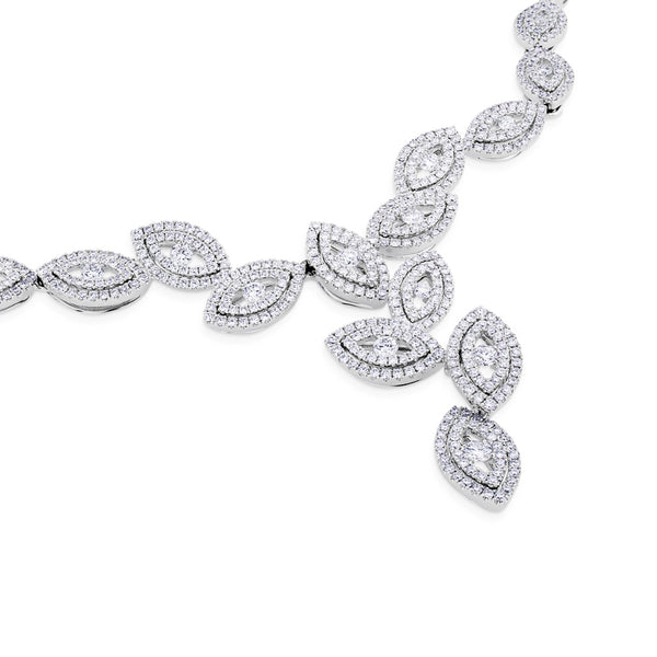 Collar de oro blanco con diamantes