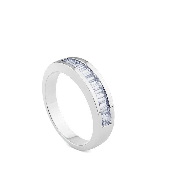 Anillo de compromiso oro blanco y diamantes baguette en carril