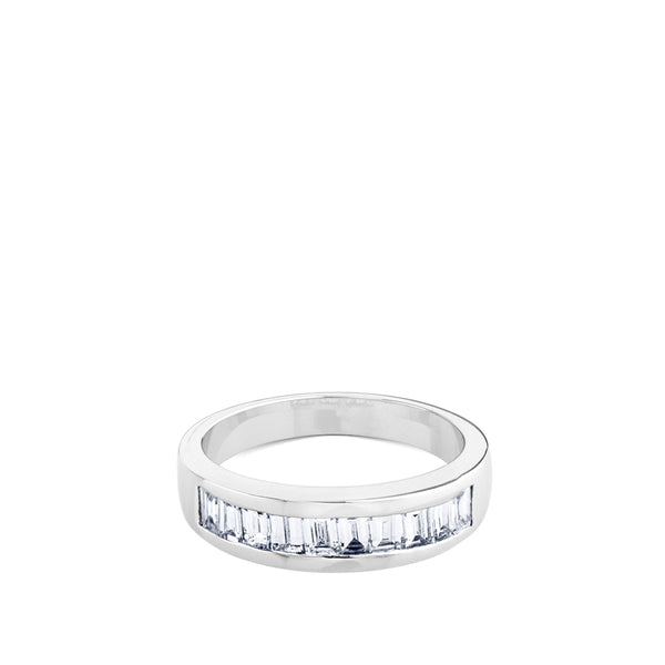 Media alianza de oro blanco  y diamantes en carril talla baguette de 0,79 quilates
