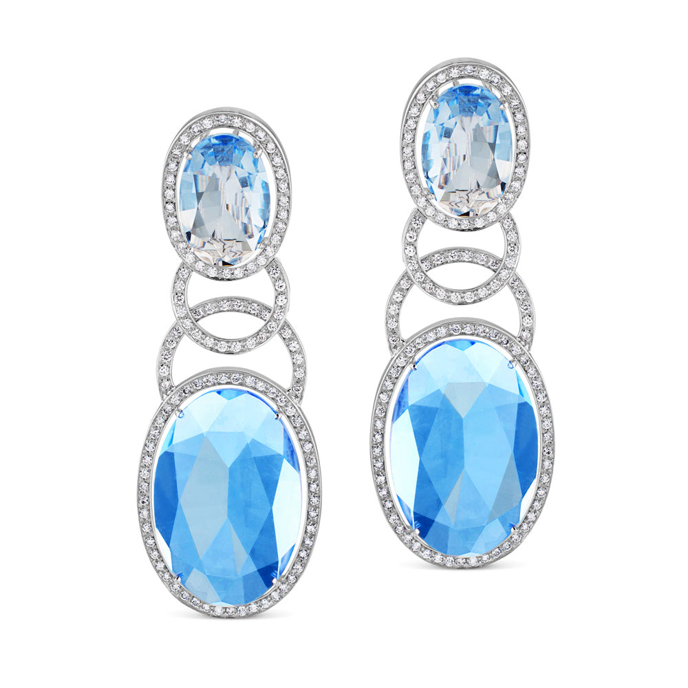Pendientes largos de oro blanco con circulos de diamantes y cuarzo azul