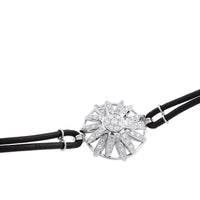 Pulsera de oro blanco con cordón negro y sol en dos dimensiones de  pavé de diamantes