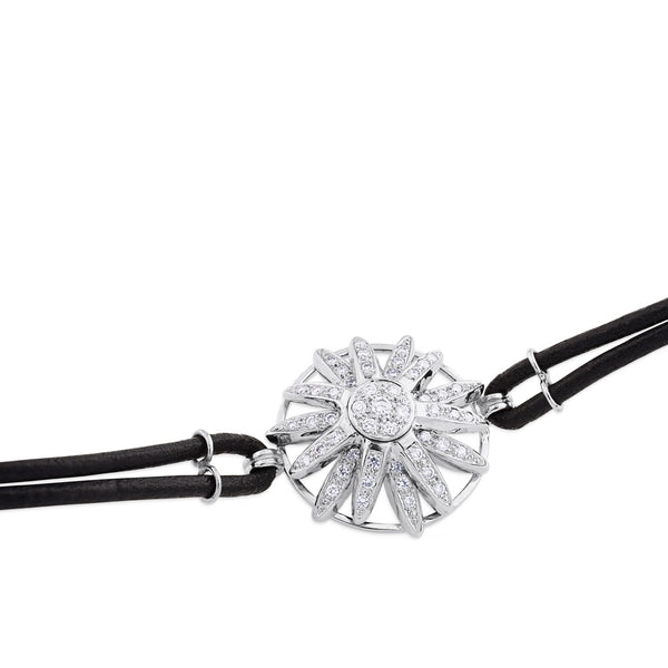 Pulsera de oro blanco con cordón negro y sol en dos dimensiones de  pavé de diamantes