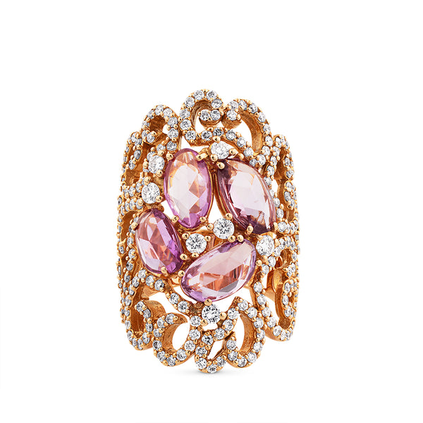 Sortija ancha de oro rosa con zafiros rosas y pavé de diamantes