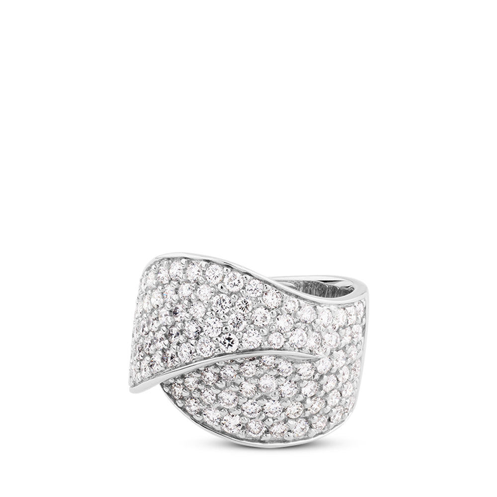 Sortija de oro blanco cruzada con pavé de diamantes