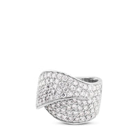 Sortija de oro blanco cruzada con pavé de diamantes