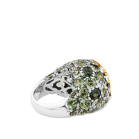 Sortija de oro blanco con cuarzo citrino central y diamantes y zafiros verdes laterales