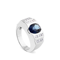 Sortija "Royal Trilogy" de oro blanco con zafiro oval y diamantes laterales