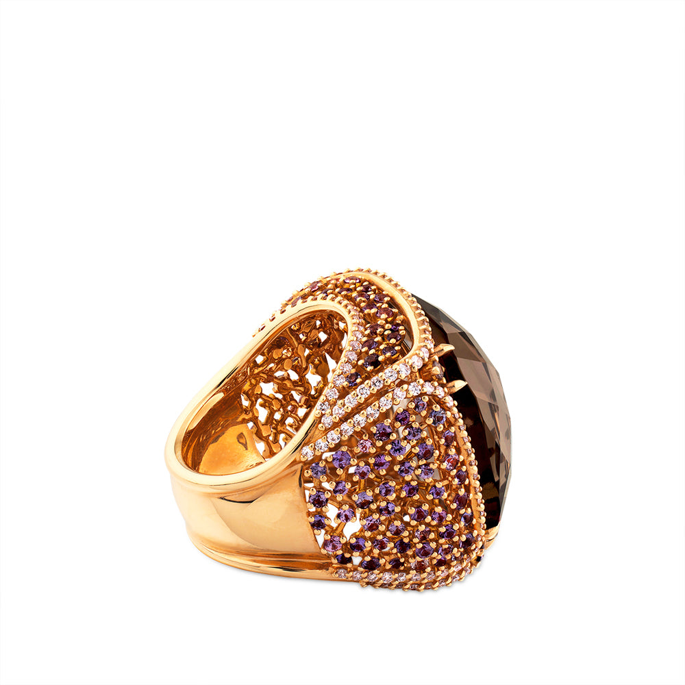 Sortija de oro rosa con cuarzo fumé y pave de diamantes
