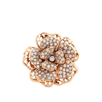 Sortija de oro rosa con flor grande de pavé de diamantes