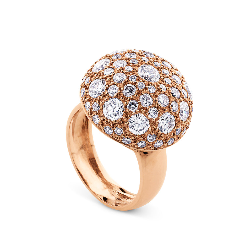 Sortija de oro rosa con semicírculo grande de diamantes