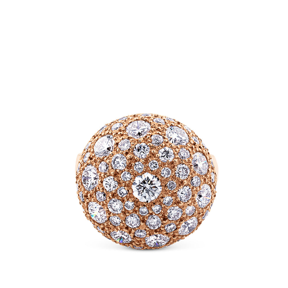 Sortija de oro rosa con semicírculo grande de diamantes