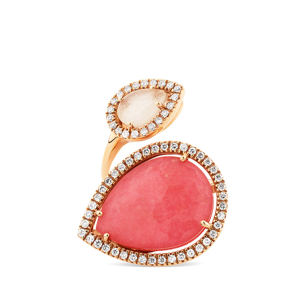 Sortija "tu y yo" de oro rosa con rodonita y nacar en talla pera y orla de diamantes