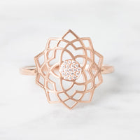 Anillo Sahasrara de oro rosa con diamantes