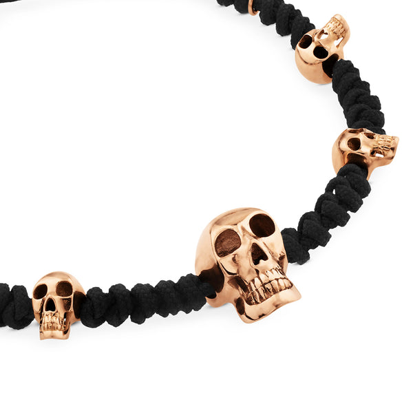 Pulsera de cordon negro con calaveras de oro rosa
