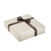 Colgante "Royal Trilogy" de oro blanco con zafiro oval y orla de diamantes