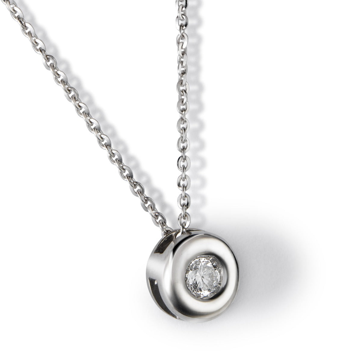Colgante  con diamante en chatón 0.21 quilates