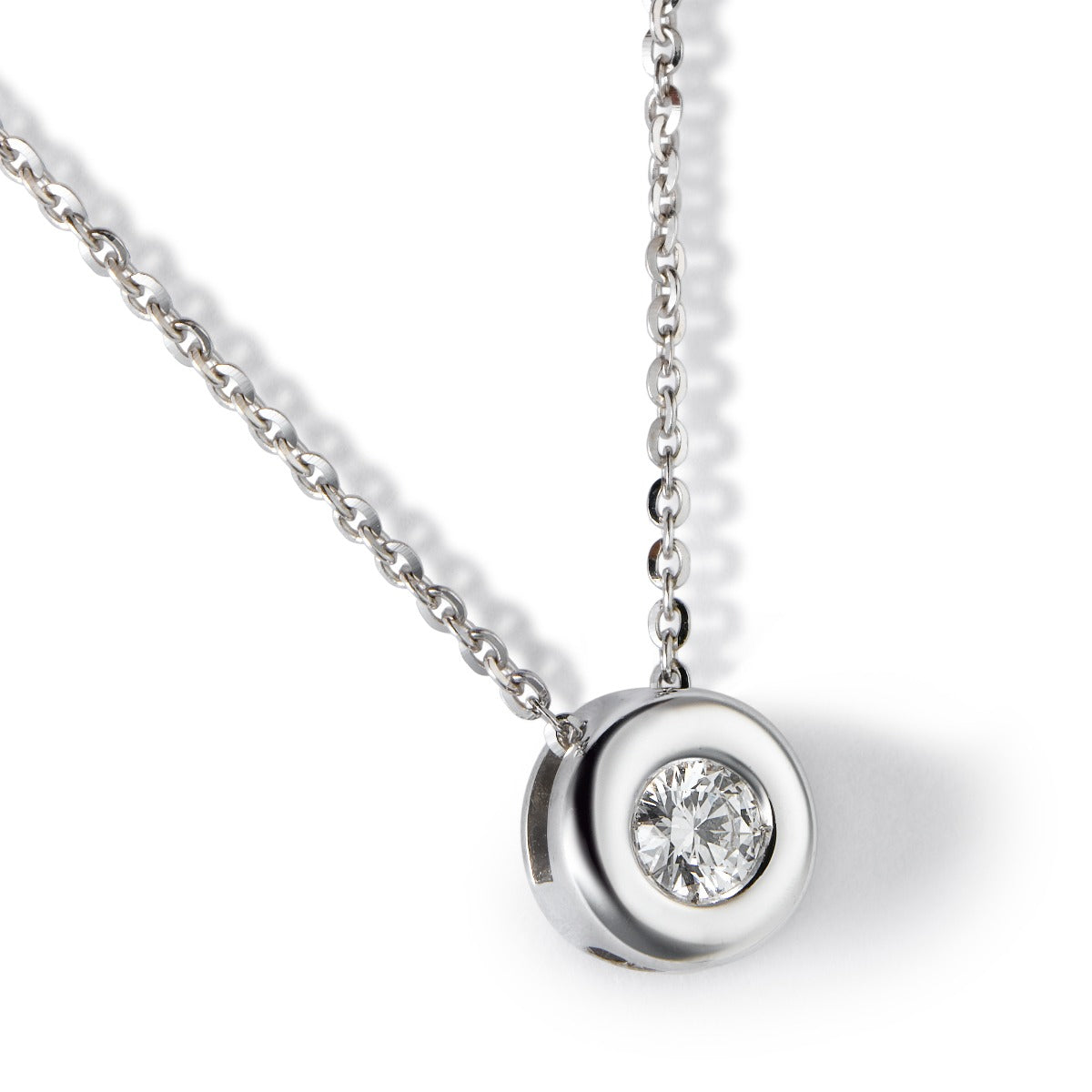 Colgante de oro blanco con diamante en chatón 0.21 quilates