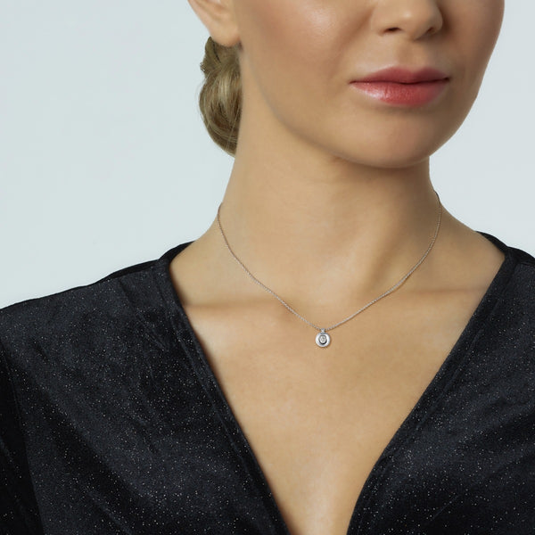 Colgante con diamante en chatón 0.09 quilates