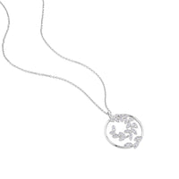 Colgante de oro blanco con rama circular con diamantes