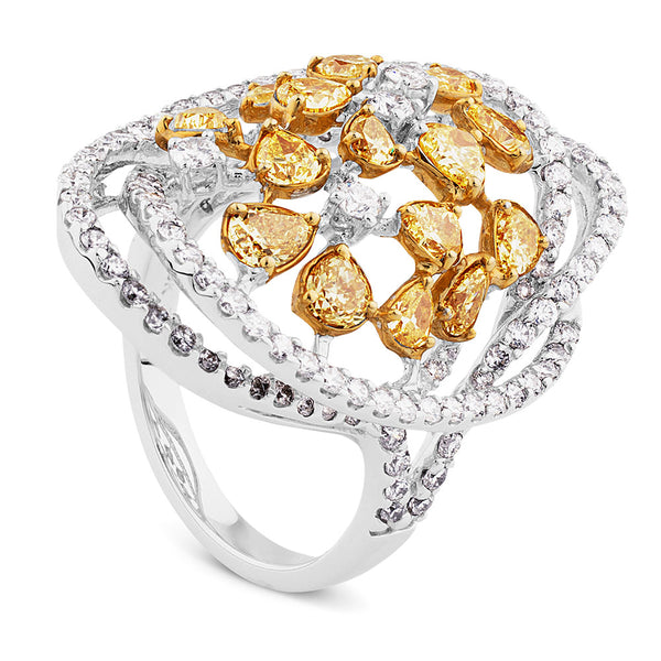 Sortija fantasía de oro blanco con pavé de diamantes y diamantes fancy