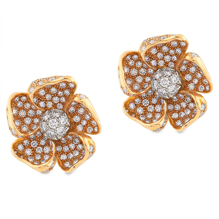 Pendientes de oro rosa y oro blanco en forma de flor con pavé de diamantes
