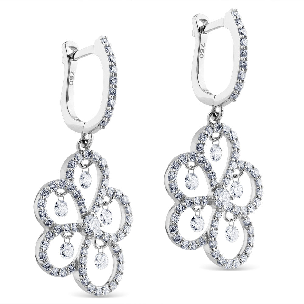 Pendientes largos de oro blanco con flor de lágrimas de pavé de diamantes y diamantes al aire