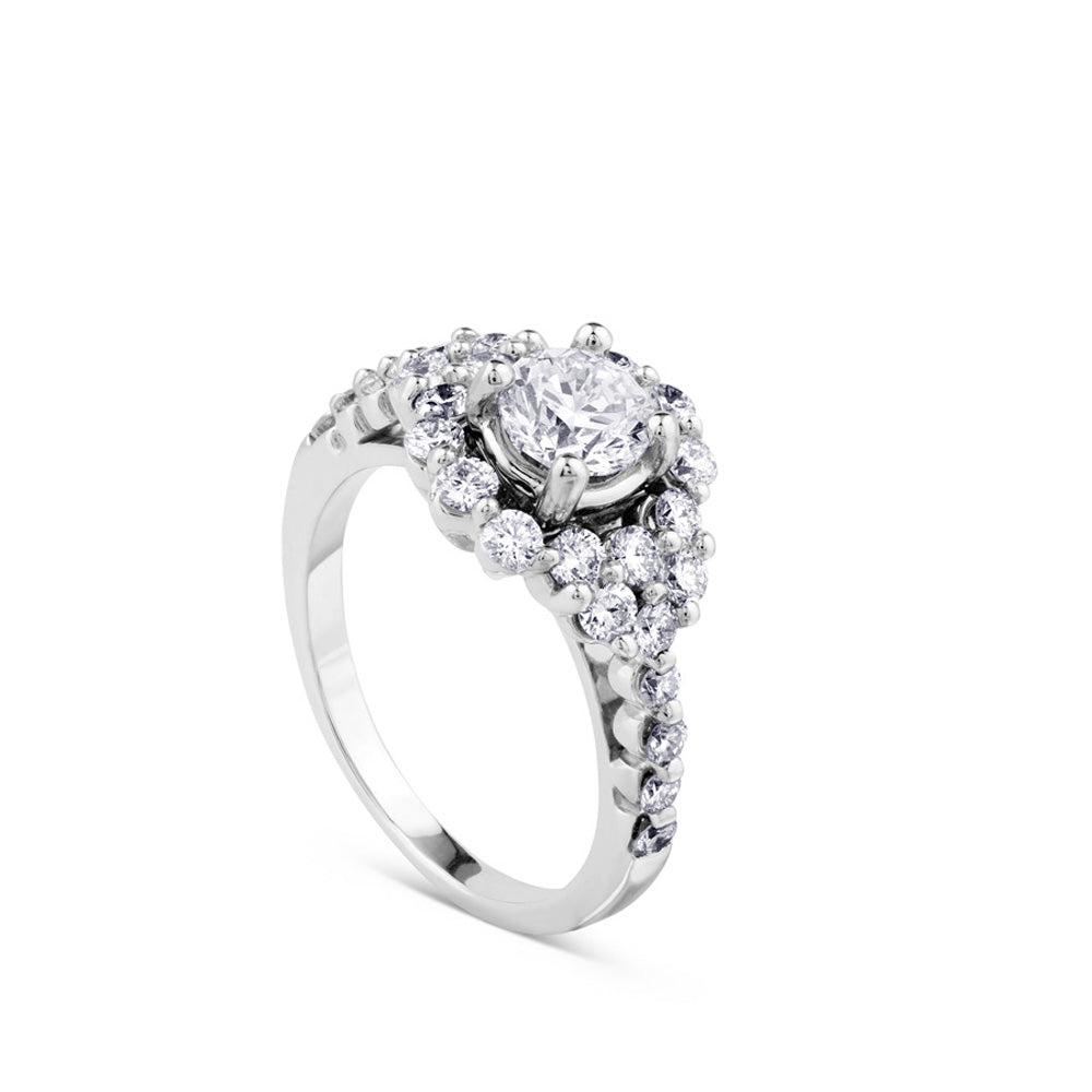 Sortija de oro blanco con diamante central y diamantes laterales