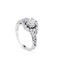 Sortija de oro blanco con diamante central y diamantes laterales