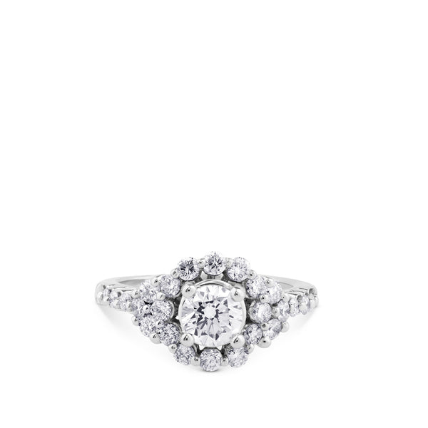Sortija de oro blanco con diamante central y diamantes laterales