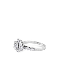Sortija de oro blanco con diamante central y diamantes laterales