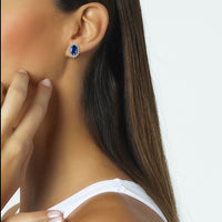 Pendientes "Royal Trilogy" de oro blanco con zafiro oval y orla de diamantes
