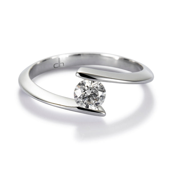 Solitario "Encuentro" de oro blanco con diamante talla brillante de 0.08 quilates