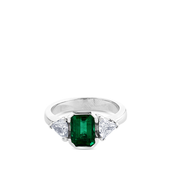 Sortija_esmerlada_oro_blanco_dos_diamantes_triangulares_chocron_joyeros