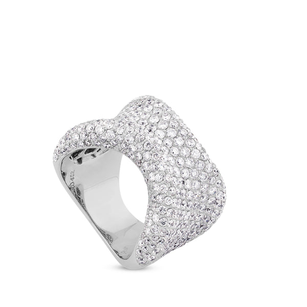Sortija de oro blanco ancha con pavé de diamantes