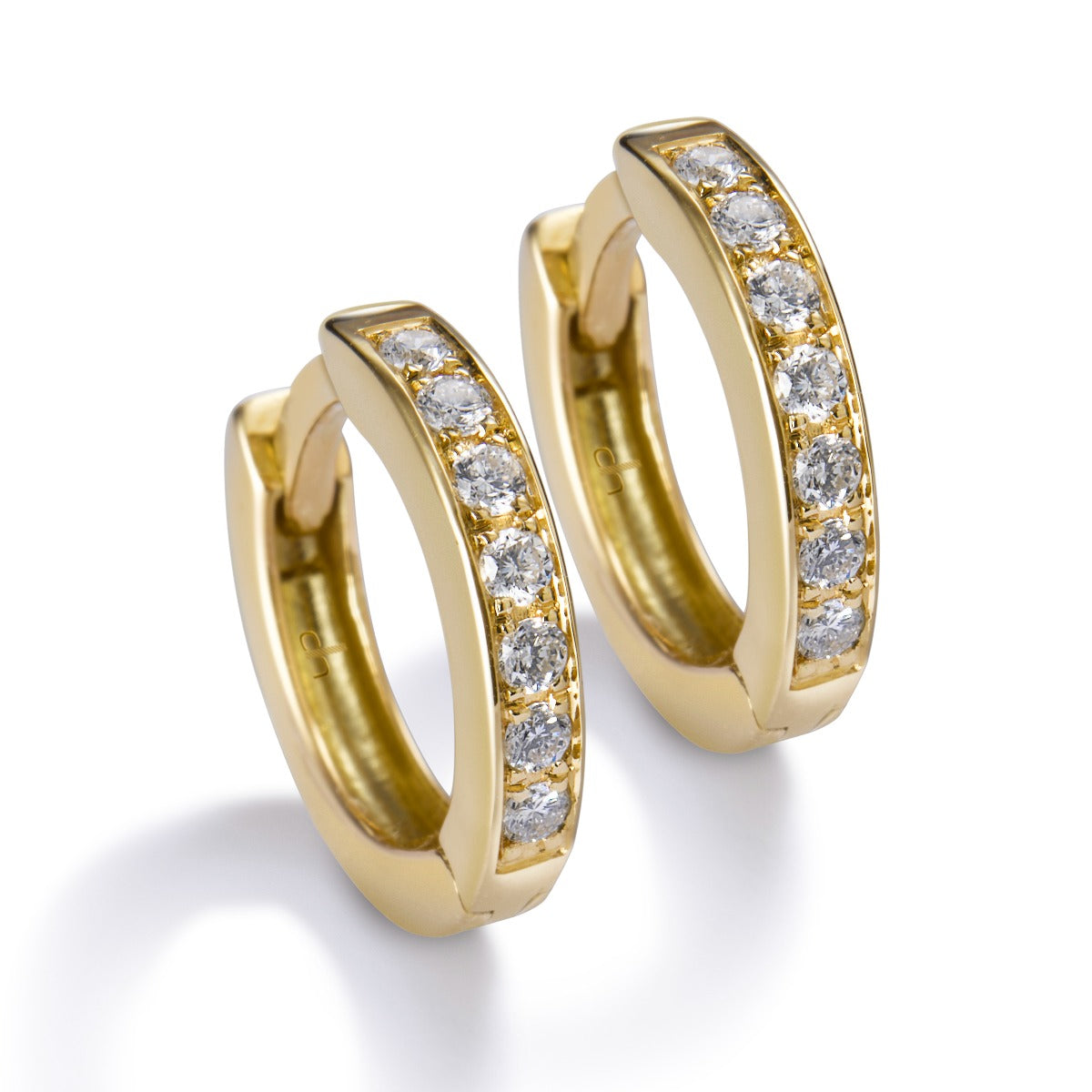 Pendientes de aro pequeños de oro amarillo con diamantes en carril 0.17 quilates
