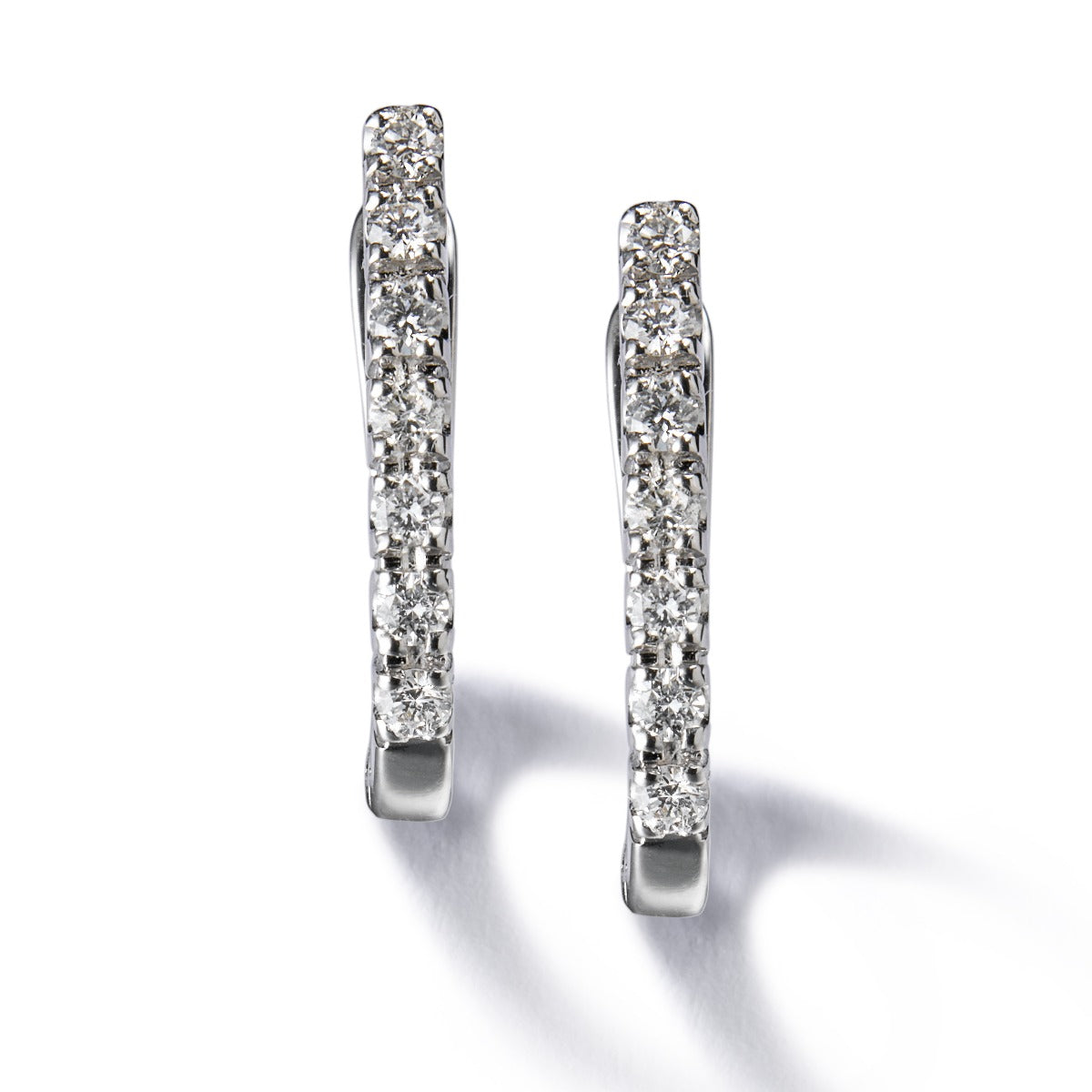 Pendientes-aros-ovales-oro-blanco-diamantes - Ref J5054PB_Chocrón Joyeros