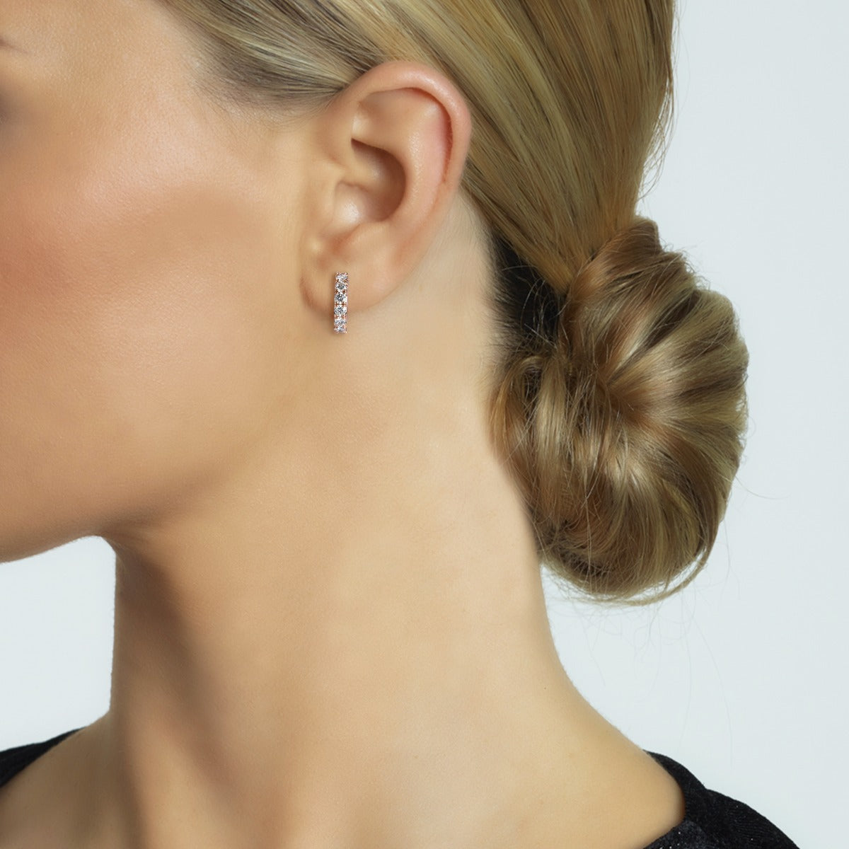 Pendientes de aro pequeños de oro rosa con diamantes en garra 0.48 quilates