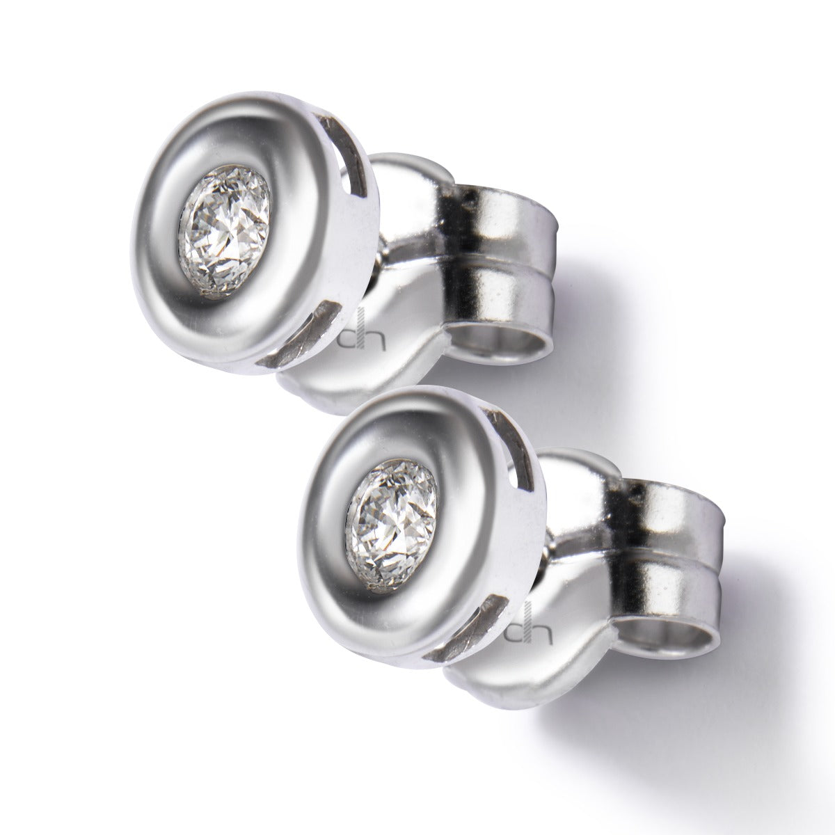 Pendientes de oro blanco con diamantes en chatón 0.16 quilates