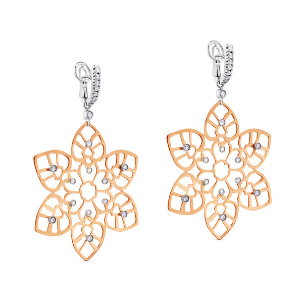 Pendientes de oro blanco y oro rosa con diamantes en forma de flor