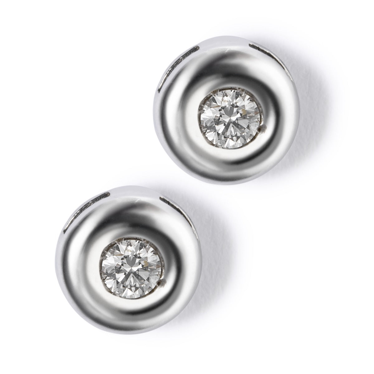 Pendientes-oro-blanco-diamantes-chaton-0.14-quilates - Ref J5403TB_Chocrón Joyeros