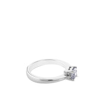 Solitario de oro blanco con diamante talla brillante en 4 garras de 0.80 quilates