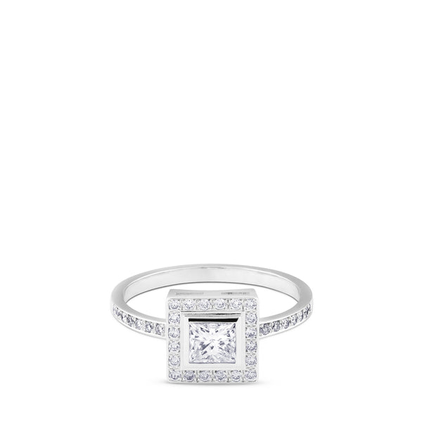 Sortija GeometriCh cuadrada de oro blanco con princesa y pavé de diamantes