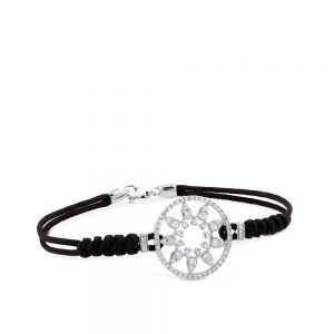 Pulsera de oro blanco y cordón negro con estrella en aro de pavé de diamantes